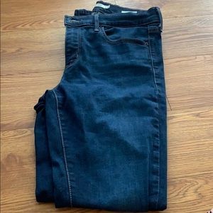 Levi’s Slimming Skinny Jeans